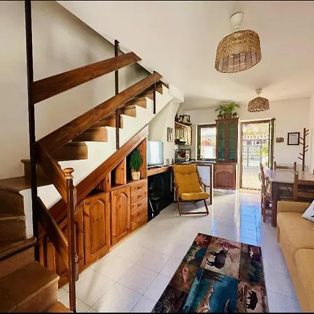 La Di Flavia E Ginny カステル・ディ・サングロ